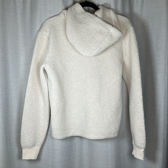 FILA HOODIE SIZE(S) - Picture 5 of 5